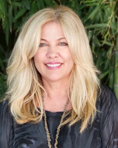 Portrait of Tina Powers